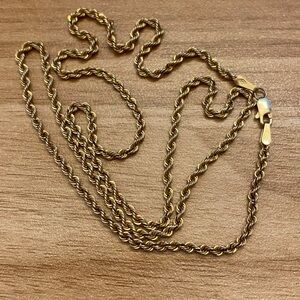 EUC Beautiful 10K Solid Gold Twisty Rope Chain Necklace - 1.5 g and 18 inches